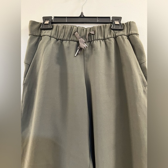 W2. Lululemon Pants On the Fly Crop *Woven 23" Dark Olive - Picture 9 of 14